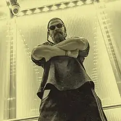 معین زد زمانه