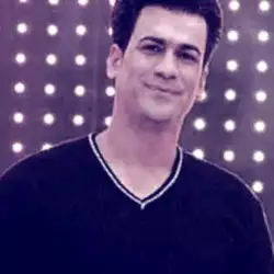 مسلم فتاحی هی میگم موهاتو جلوم نباف